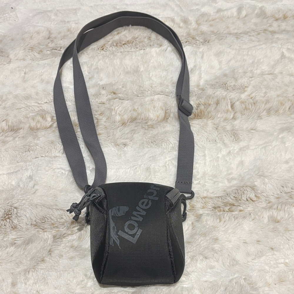 Lowepro Dashpoint 30 Compact Camera Pouch with Adjustable Strap
